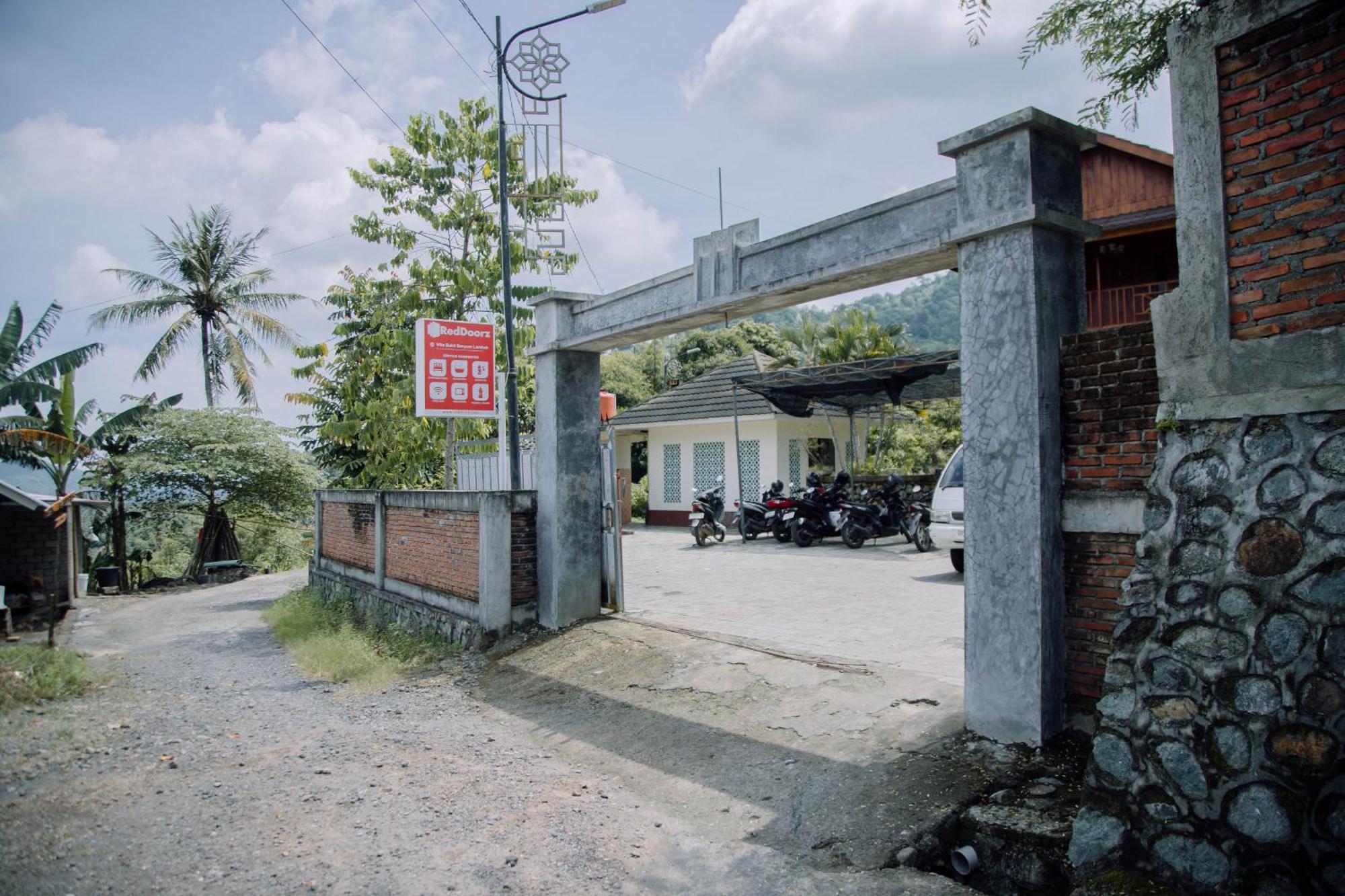 Reddoorz At Villa Bukit Senyum Lombok Kuripan  Exterior foto